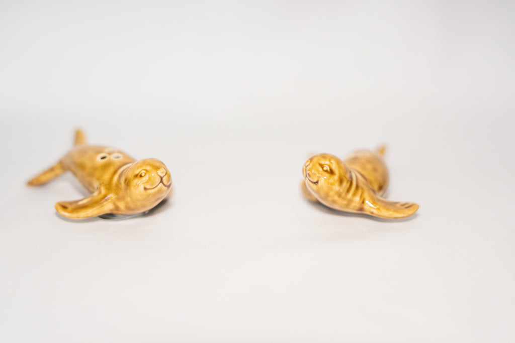 Stoneware Seal - Salt and pepper shakers - Reactive glaze