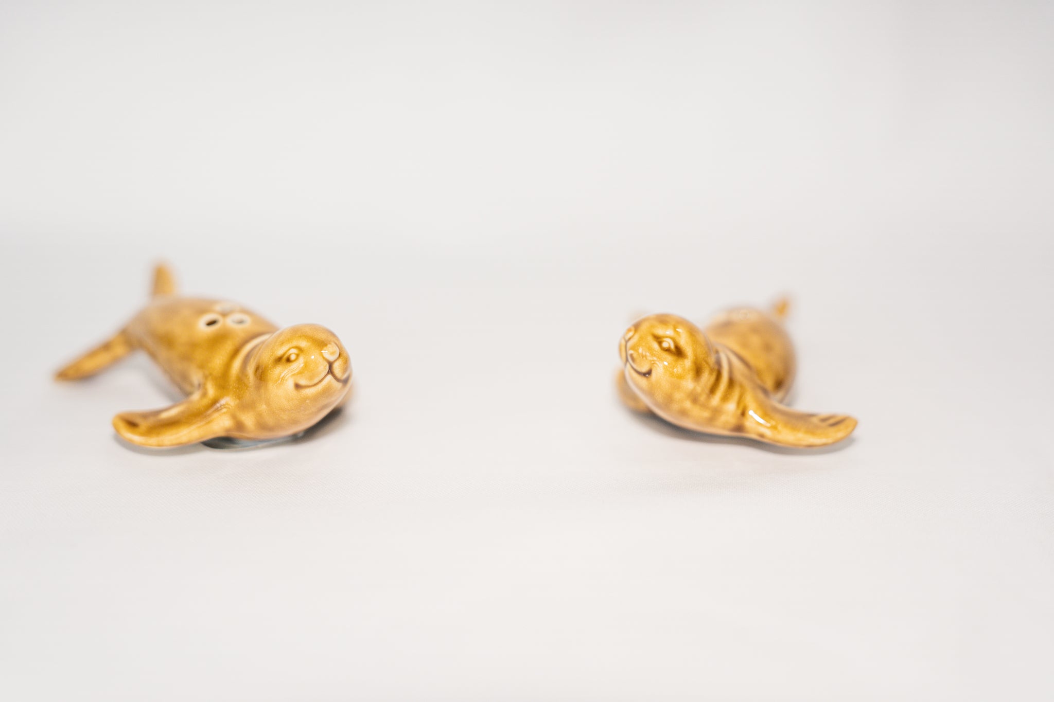 Stoneware Seal - Salt and pepper shakers - Reactive glaze