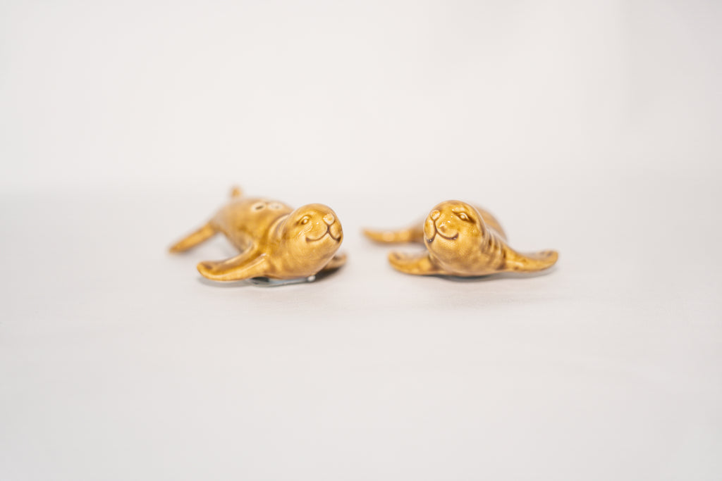 Stoneware Seal - Salt and pepper shakers - Reactive glaze
